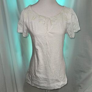 white with cream floral embroidery Banana Republic short sleeve top size small